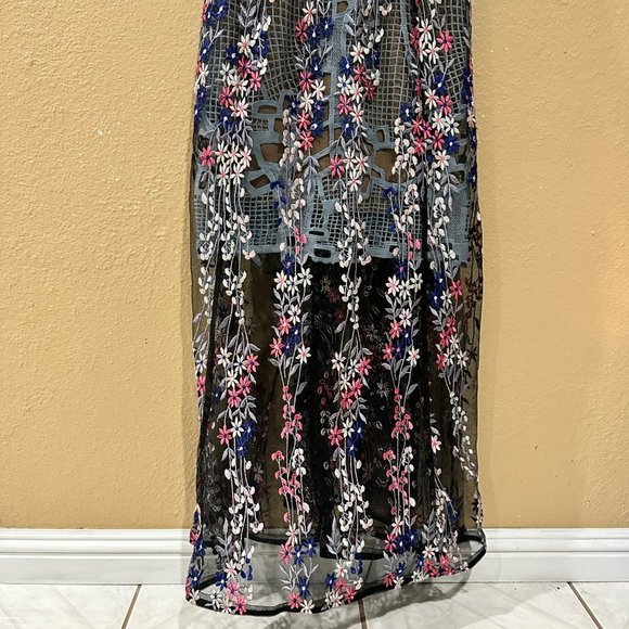 UNBRANDED Women's Floral Vine Embroidered Maxi Sleeveless Overlay Dress Size S - Picture 3 of 15